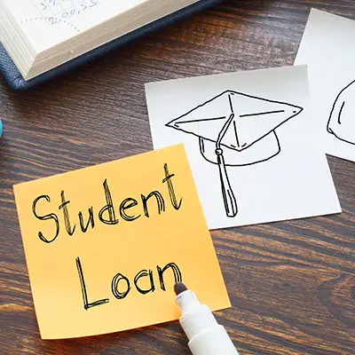 Image of post-it note with STUDENT LOAN written on it